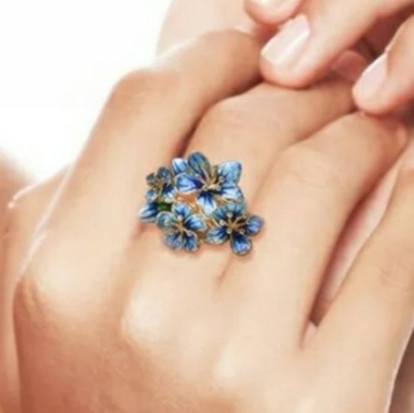 Jewelry - New Yellow Gold Blue Flowers Ring